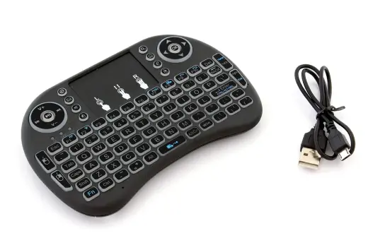 Fusion kompakta bezvadu tastatūra ar skārienpaliktni un 3 LED krāsām Android | iOS | TV | PC